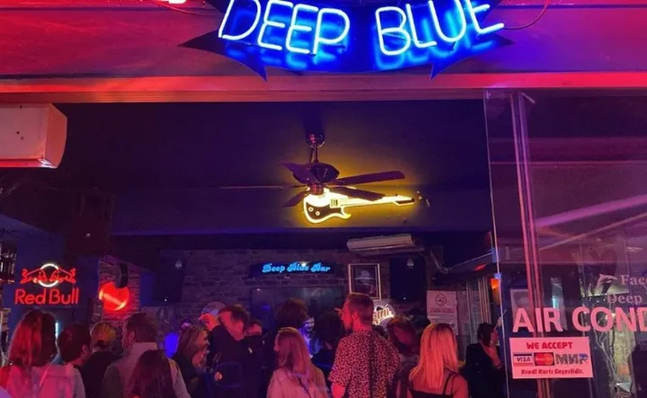 deep-blue-bar