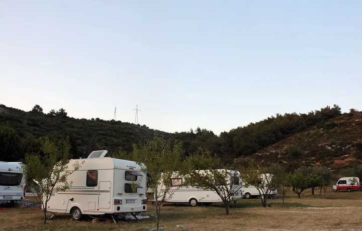 antique-lodge-caravan-camp