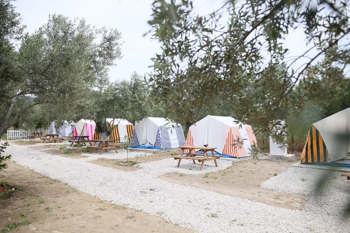 zeus-motel-camping